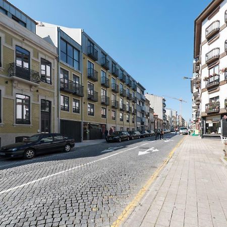 Lovelystay - Downtown Balcony Apartment With Free Parking OOporto Esterno foto