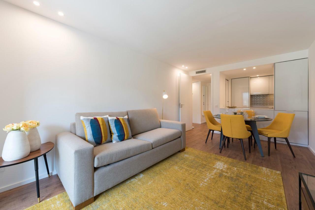 Lovelystay - Downtown Balcony Apartment With Free Parking OOporto Esterno foto