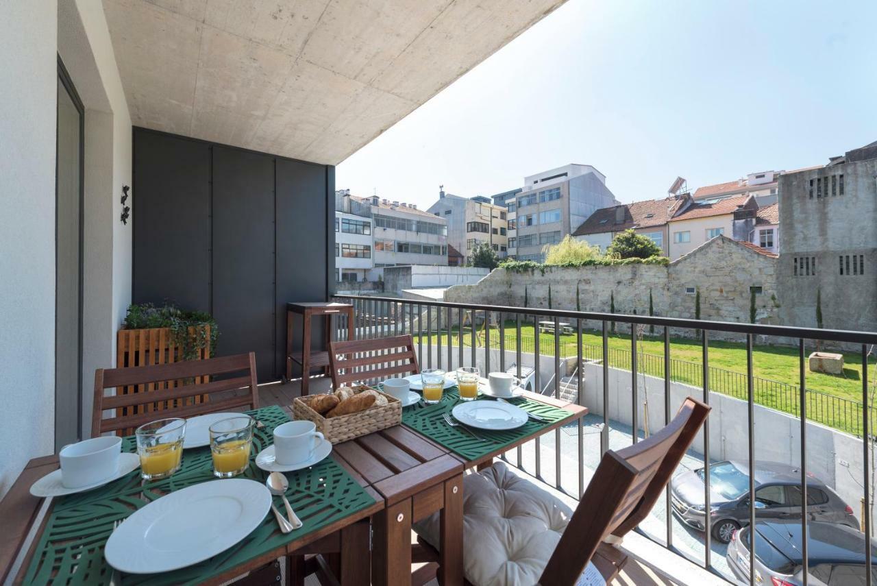 Lovelystay - Downtown Balcony Apartment With Free Parking OOporto Esterno foto