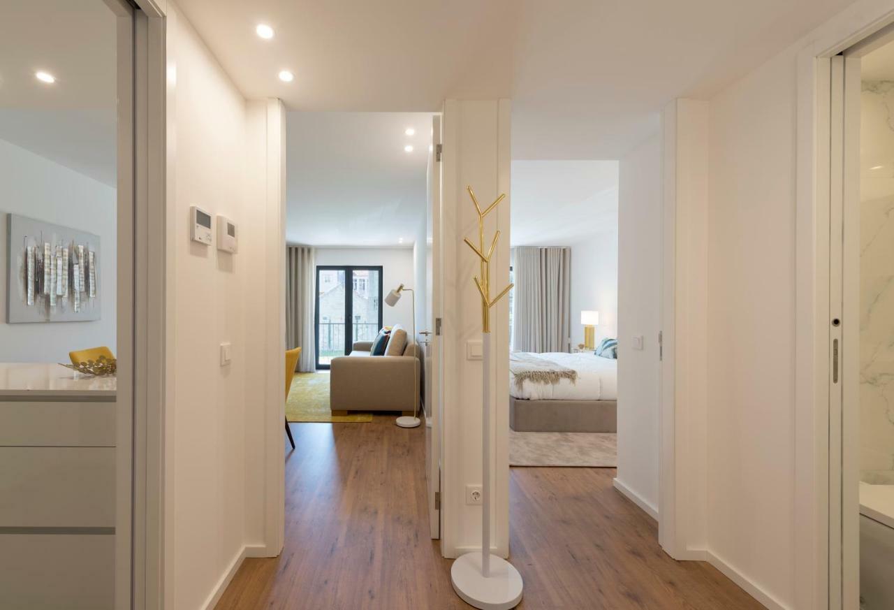 Lovelystay - Downtown Balcony Apartment With Free Parking OOporto Esterno foto