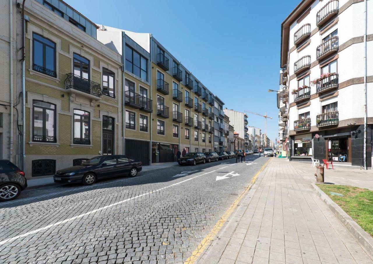 Lovelystay - Downtown Balcony Apartment With Free Parking OOporto Esterno foto