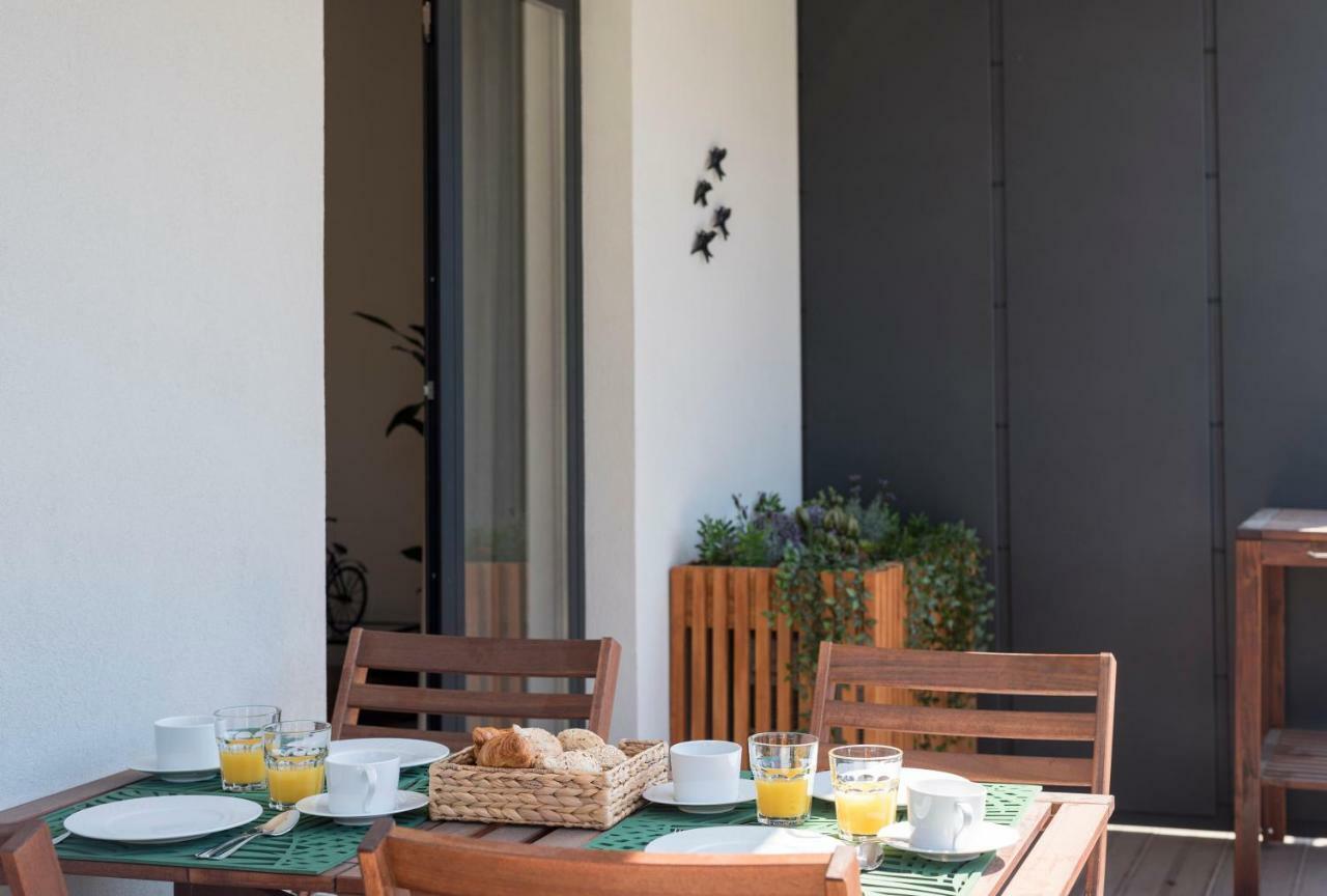 Lovelystay - Downtown Balcony Apartment With Free Parking OOporto Esterno foto