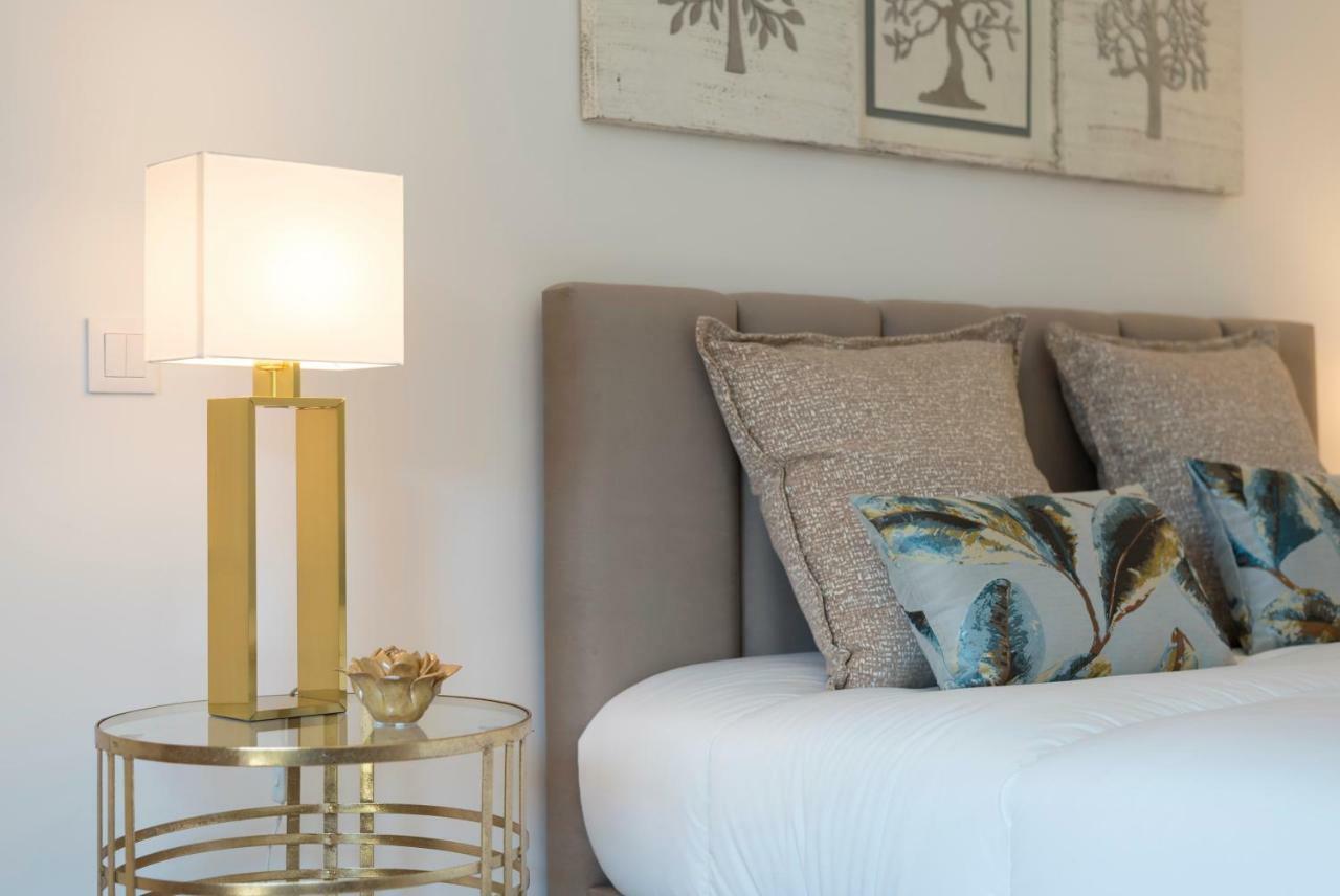 Lovelystay - Downtown Balcony Apartment With Free Parking OOporto Esterno foto