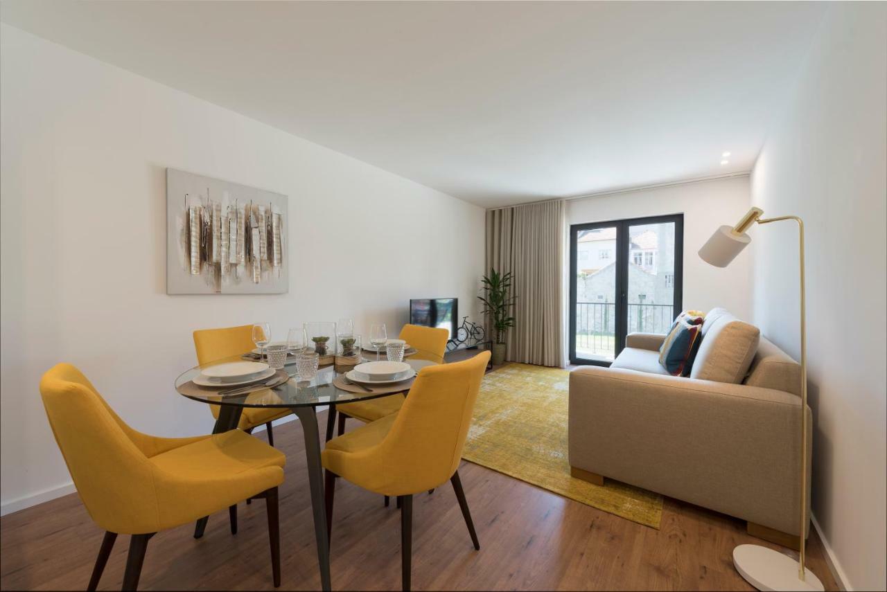 Lovelystay - Downtown Balcony Apartment With Free Parking OOporto Esterno foto
