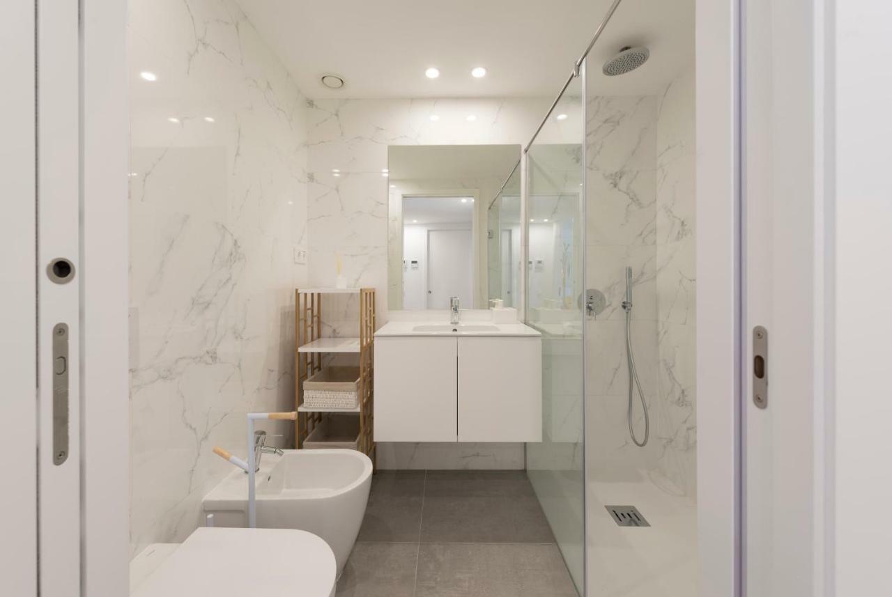Lovelystay - Downtown Balcony Apartment With Free Parking OOporto Esterno foto