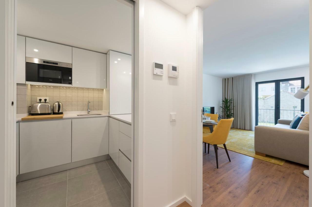 Lovelystay - Downtown Balcony Apartment With Free Parking OOporto Esterno foto