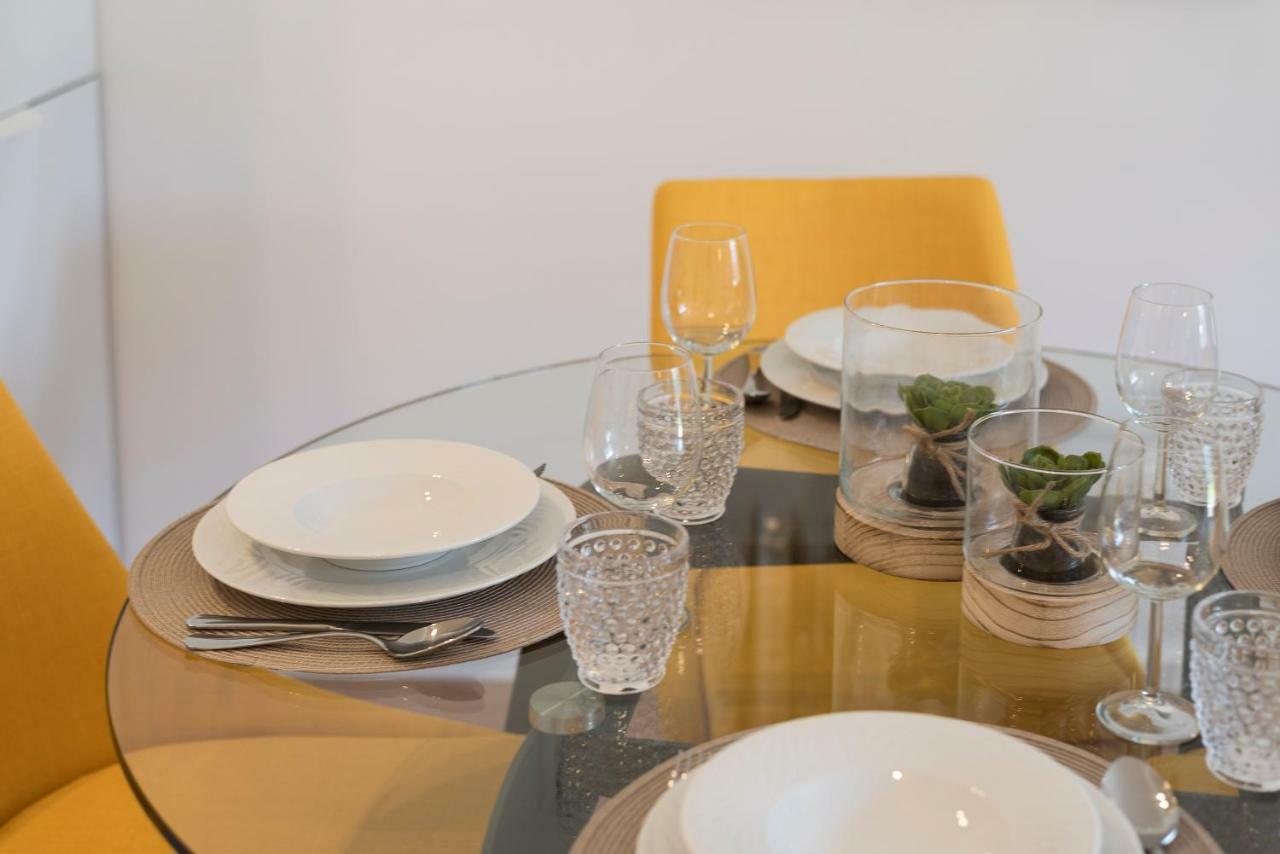 Lovelystay - Downtown Balcony Apartment With Free Parking OOporto Esterno foto